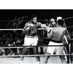Larry Holmes signed photo (Boxing) - Item 13940